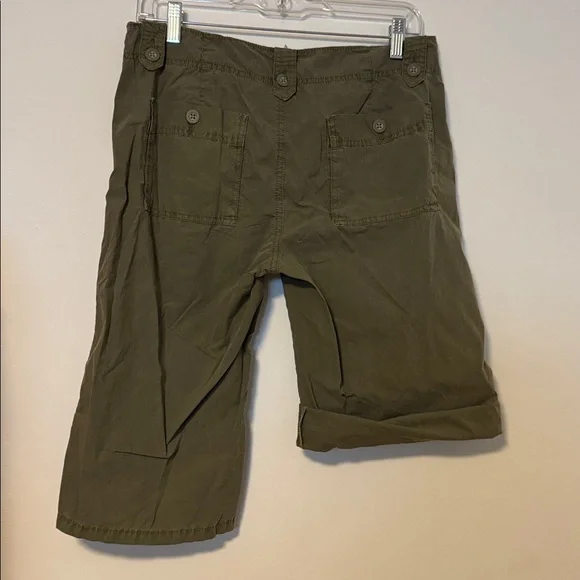 Old Navy Khaki Low Waist Bermuda-like short - Picture 6 of 7